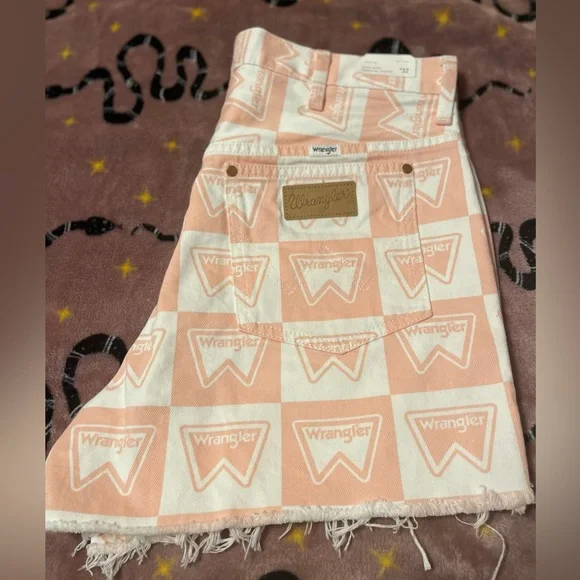 Wrangler Vintage Peach Shorts NWT - Picture 5 of 11